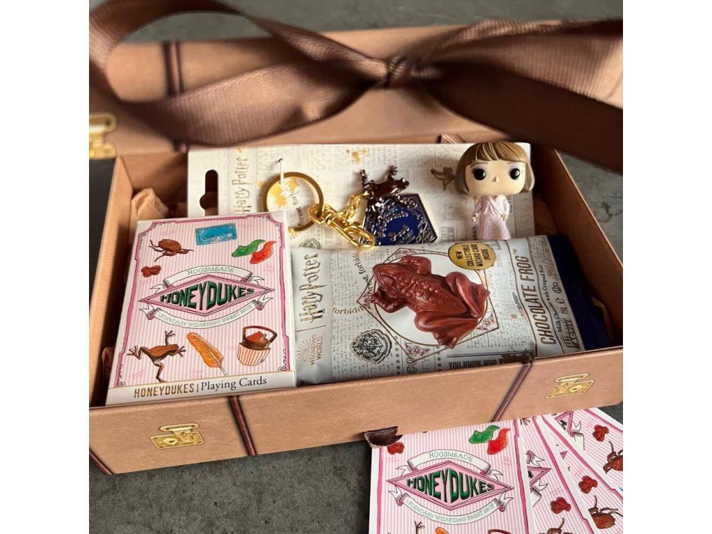 Harry Potter Csokibéka ajándékcsomag roxforti bőröndben