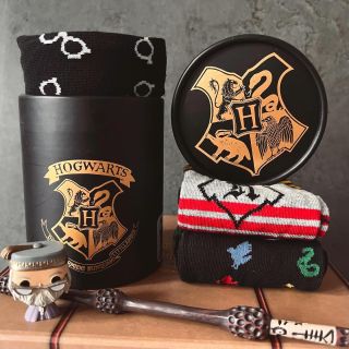 Roxforti zoknikészlet ✨🎁 Ha Dumbledore tényleg magát látta az Erised tükreiben 🪞, amint egy pár zoknit tart a kezében 🧦,...